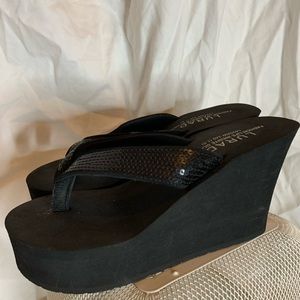 90s style chunky black sequin-strap platforms! 🔥